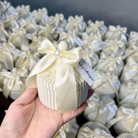 Exclusive wedding favours🤍 Diy Candle Packaging, Gel Candle Diy, Baby Giveaways, Diy Kids Furniture, Eco Crafts, Eid Stickers, Candle Images, Diy Plaster, Gel Candles