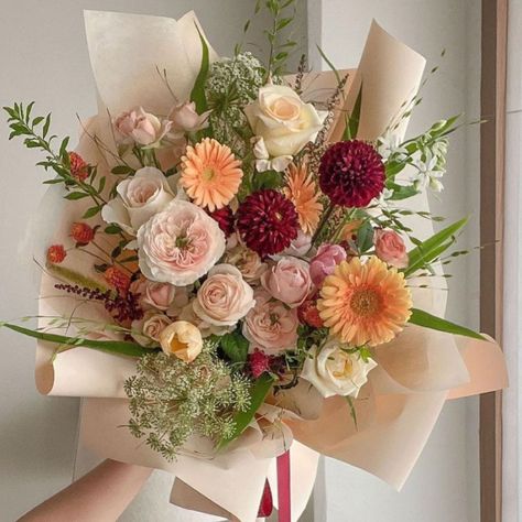 Contact/ dm us for custom bouquet/ gifts. 💌: info@ledesara.ca #viralpost Bouquet Display Stand, Bouquet Display, Bouquet Flores, Flowers At Home, Flower Shop Interiors, Charcuterie Ideas, Boquette Flowers, Custom Bouquet, Flower Shop