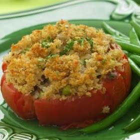 Estelle's: SPINACH ROCKEFELLER TOMATOES.......THEY'RE PERFECT! Crumb Topping Recipe, Beef Entrees, Stuffed Tomatoes, Fitness Pal, Fat Loss Foods, Best Vegetarian Recipes, Crumb Topping, Idee Pasto Sano, Tomato Recipes