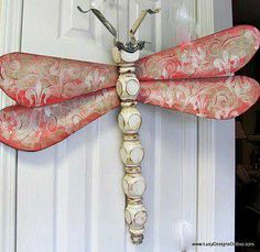 Recycled Table, Recycle Table, Diy Table Legs, Dyi Art, Tin Tiles, Ceiling Fan Blades, Outdoor Crafts, Dragonfly Art, Table Leg