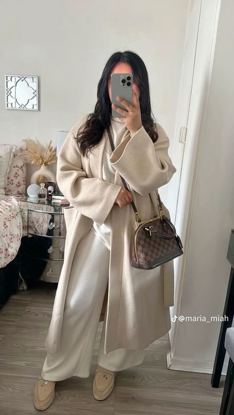 Modest Outfits For Winter, Long Cardigan Outfit Aesthetic, Winter Outfit Modest, Winter Coat Outfits Classy, Turkey Winter Outfit, Winter Muslim Outfits, Beige Coat Outfit Classy, Beige Coat Outfit Winter, Modest Winter Outfits Muslim