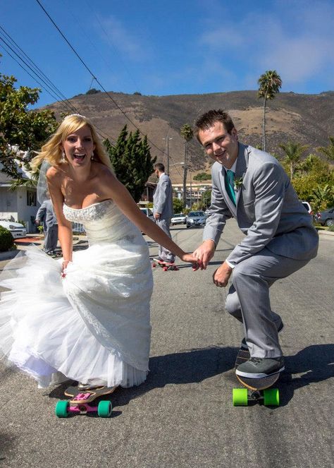 Skatepark Wedding, Skate Couple Photoshoot, Couple Longboarding Aesthetic, Skater Wedding, Skate Wedding, Skateboard Wedding Photos, Skateboard Wedding, Skate Pics, Prom Pictures Couples Black