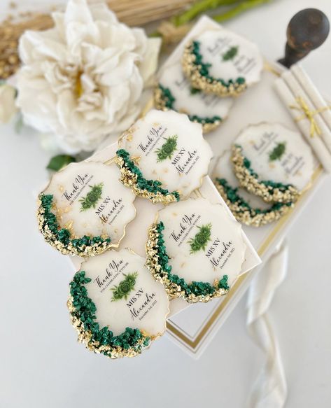 Quince Favors, Party Favors Sweet 16, Gold Quinceanera, Quinceanera Accessories, Quinceanera Party Favors, Butterfly Party Favors, Green Quinceanera, 16 Gifts, Sweet 16 Favors