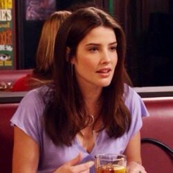 Cobie Smulders as Robin Scherbatsky Robin Scherbatsky Outfit, Robin Himym, Ted And Robin, Robin Scherbatsky, How Met Your Mother, Blonde Moments, Cobie Smulders, Seth Macfarlane, How I Met Your Mother