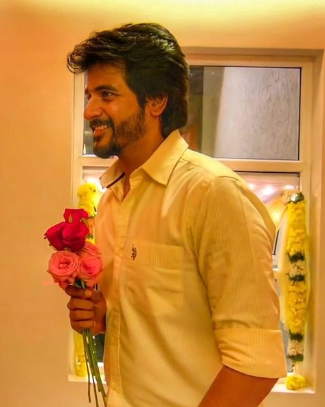 Sivakarthikeyan Wallpapers Remo, Remo Sivakarthikeyan, Actors Poster, Kaaki Sattai, Tamil Selvi, Siva Karthikeyan, Formal Dress For Men, Photo Romance, Sivakarthikeyan Wallpapers