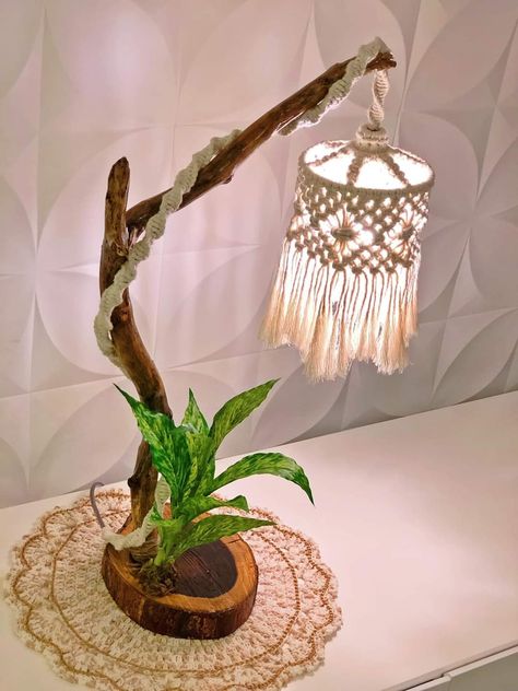 Macrame And Wood Plant Hanger, Macrame Desk Decor, Macrame Lamp Diy, Ideas Con Macrame, Macrame Lamps, Lamp Macrame, Macrame Light, Macrame Lamp Shade, Simpul Makrame