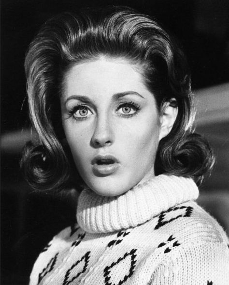 Melody Timeless Lesley Gore 1960s, Emoticons Text, Gore Memes, 70s Singers, Lesley Gore, Reaction Photos, Silly Goofy, Model Outfits, 70s Vintage