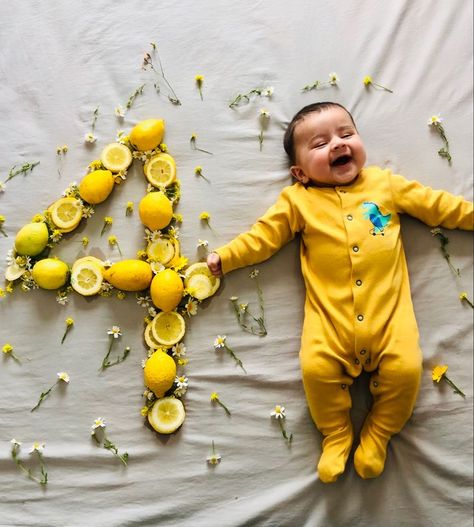 Lemon Baby Photoshoot, 4 Months Baby Photoshoot Ideas, Twin Baby Photos, Baby Holiday Photos, 1 Month Baby, 4 Month Baby, Baby Milestones Pictures, Toddler Photoshoot, Monthly Baby Pictures