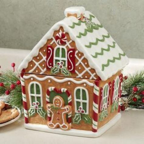 Gingerbread House Pictures, House Cookie Jar, Homemade Gingerbread House, Gingerbread House Patterns, Man House, Gingerbread House Template, Gingerbread House Recipe, Diy Natal, Ginger House