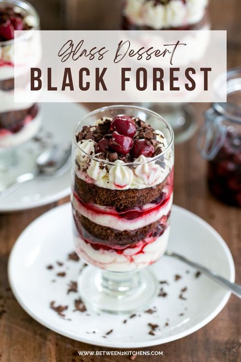 Black Forest Cake In A Jar, Individual Black Forest Trifles, Individual Black Forest Cake, Black Forest Recipes Desserts, Restaurant Style Desserts, Black Forest Dessert Ideas, Restaurant Deserts, Desserts In Glasses, Oktoberfest Cake