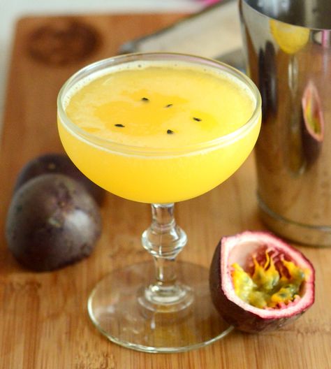 Passion Fruit Daiquiri, Recipes With Fruit Cocktail, Vegan Cocktails, Passionfruit Recipes, Daiquiri Recipe, Passion Fruit Syrup, Passion Fruit Juice, Cocktail Syrups, Tiki Drinks