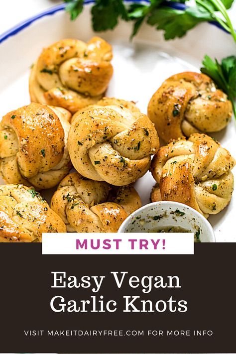 Vegan Garlic Knots Recipe, Vegan Garlic Knots, Vegan Garlic Butter, Vegan Subs, Easy Garlic Knots, Vegan Garlic Bread, Vegan Entree Recipes, Vegan Dinner Rolls, Vegan Breads