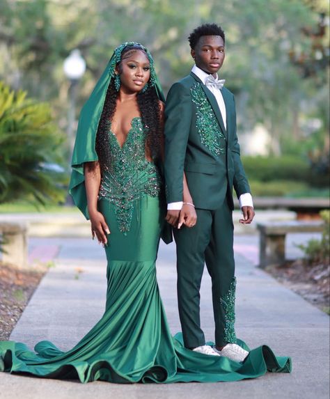 Best Formal Dresses, Long Party Gowns, High Neck Prom Dress, Sweep Train Prom Dress, Prom Photoshoot, Prom Couples, Elegant Evening Dress, Gorgeous Prom Dresses, Green Prom