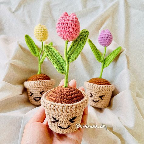 Free tutorial on my YT channel Chenda DIY Crochet Mini Pot, Chenda Diy, Crochet Tulip, Accessories Crochet, Crochet Flowers Easy, Crochet Stitches Guide, Crochet Flowers Free Pattern, Crocheted Flowers, Crochet Bouquet