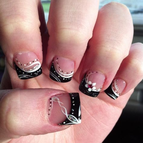 cute black and white nails Cute Hoco Nails For Black Dress Short, Cute Black And White Nails, 2000s Nails, Fingernail Ideas, Camouflage Nails, Nailart Designs, Toenail Art, Black And White Nail Designs, Black And White Nails