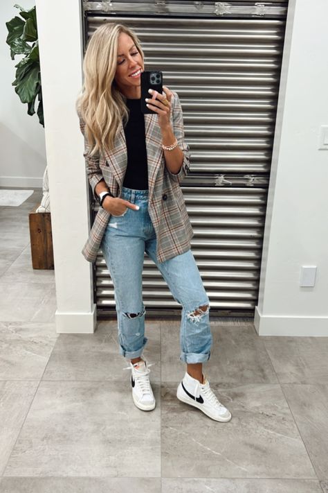 Blazer And Sneakers Outfit, Plaid Blazer Outfit, Nike Blazers Outfit, Jeans Blazer, Blazer Outfits Casual, Looks Jeans, Blazer Outfits For Women, Outfits To Copy, Mode Casual