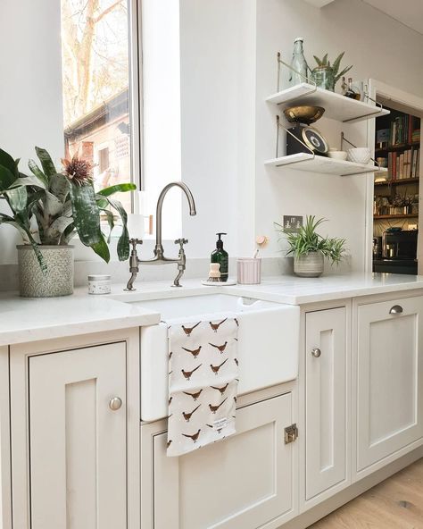 Emma | Home on the Grove on Instagram: “Fresh & Clean 🤍 ⁣ ⁣ Swipe to see the old kitchen pre-extension. That stainless steel sink used to be a nightmare to fully clean. I felt…” Farmer Sink, Farmers Sink, Stainless Steel Sink, Old Kitchen, A Nightmare, Stainless Steel Sinks, The Grove, Fresh And Clean, Double Vanity