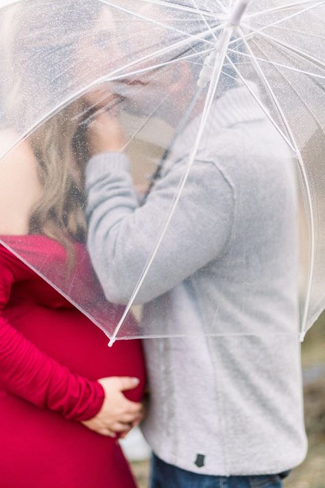 Maternity Umbrella Pictures, Umbrella Maternity Pictures, Maternity Photography Rain, Rainy Maternity Photos, Maternity Pictures In The Rain, Maternity Rain Photoshoot, Rainy Day Maternity Photoshoot, Rain Maternity Photos, Rainy Maternity Shoot