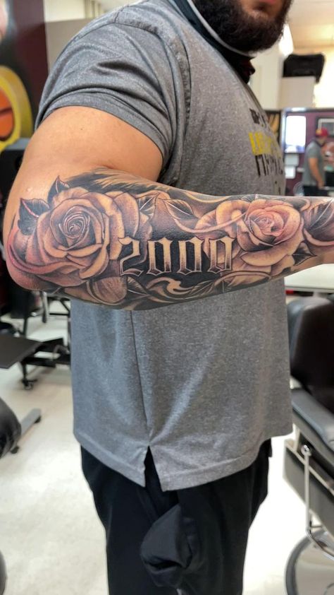 Forearm Roses Tattoo, Guys Hand Tattoos, Tattoos For Guys Hand, Tattoo Homme, Sleeve Tattoos For Guys, Half Sleeve Tattoos Forearm, Rose Tattoo Sleeve, Half Sleeve Tattoos, Rose Tattoos For Men