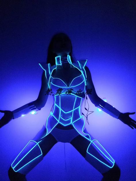 De moda de club nocturno Bar rendimiento ropa fluorescente luces LED de fiesta mono mujeres GoGo de la tecnología futurista ropa DWY4557|Danza tradicional china| - AliExpress Light Up Costumes, Led Costume, Festival Outfits Women, Festival Costume, Dancer Costume, Space Outfit, White Clothes, Burning Man Outfits, Led Fashion