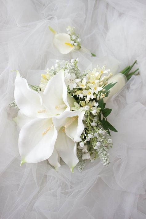 Bridesmaid Bouquet Beach Wedding, Best Bridesmaid Flowers, Lily Hand Bouquet Wedding, Faux Bridesmaid Bouquets, Elegant Bridesmaid Bouquet, Simple Bridesmaid Flowers, One Flower Bridesmaid Bouquet, White Lily Bouquet Wedding, Wedding Flowers Hand