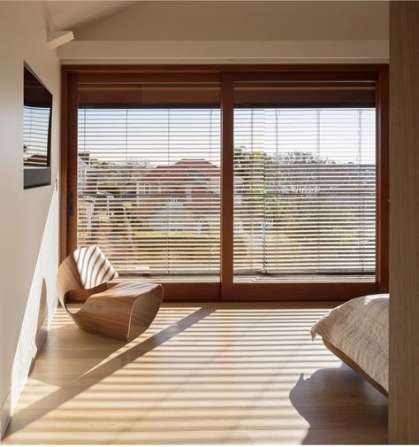 Living Room Without Curtains, Modern Blinds, Diy Blinds, Japandi Interior, Tropical Holiday, Wood Blinds, Beach House Interior, Wooden Blinds, Japanese Interior