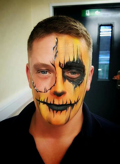 Mens Face Paint Halloween, Make Up Halloween Uomo, Halloween Face Paint Men, Mens Face Paint, Face Paint For Men, Scarecrow Face Paint, Pumpkin Face Paint, Guy Face, Halloween Hombre