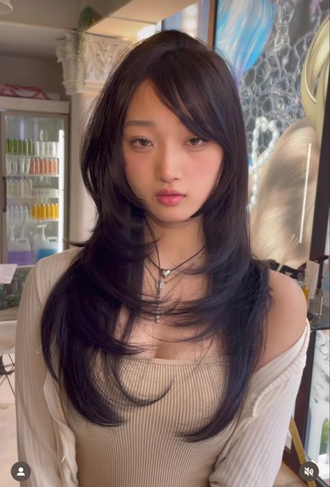 Side Bangs With Long Hair, Side Bang Haircuts, Japanese Haircut, Side Bangs Hairstyles, Side Part Hairstyles, Hairstyles For Layered Hair, Wolfcut Haircut, Hair Stylies, Haircuts Straight Hair