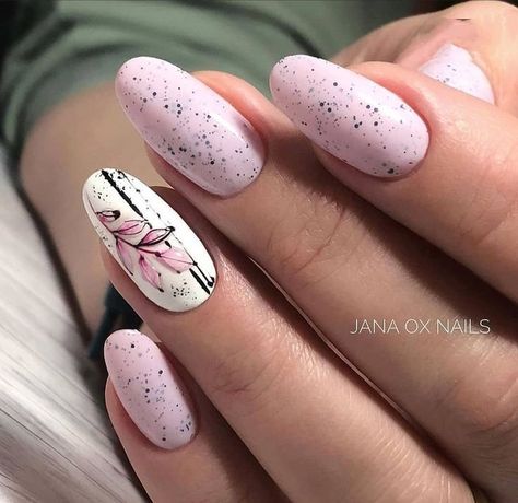 Coffin Nails: The Ultimate Statement Nail for Spring and Summer 2023 nail acrylic nail inspo Fantastic Nails, Matted Nails, Feather Nails, Unghie Sfumate, Nail Drawing, Blush Nails, Black Nail, Dry Nails, Nail Designs Glitter