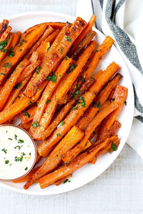 Carrot Fries Baked, Carrots In Oven, Healthy Fries, Carrot Chips, Carrot Fries, Sweet Potato Fries Baked, Baked Carrots, Cookie Rookie, Carrot Sticks