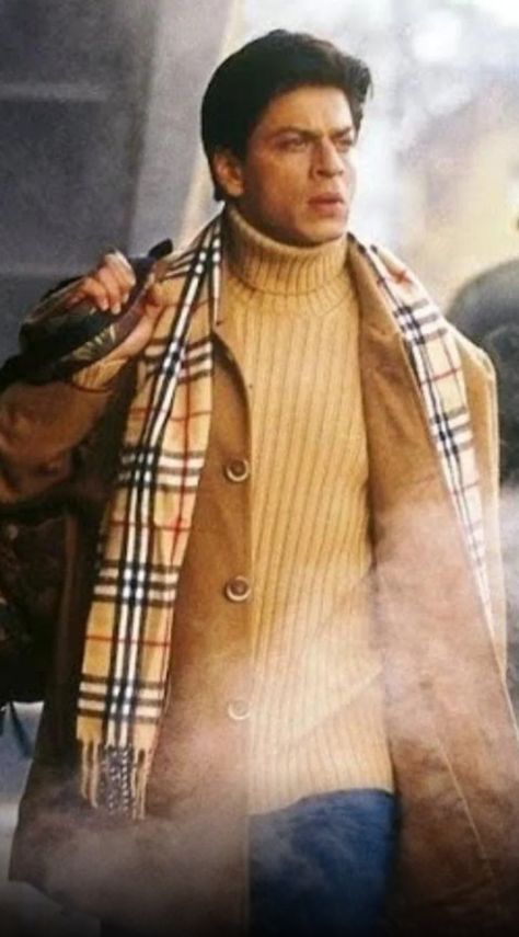 Srk Outfits In Movies, Main Hoon Na Outfits, Srk Outfit, Retro Bollywood Fashion, 2010 Aesthetic, 90s Bollywood Fashion, Bollywood Aesthetic, 90s Bollywood Aesthetic, Bollywood Theme