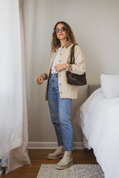 Cream Jacket Outfit, Cool Mom Outfits, Mom Outfits Winter, Casual Chic Fall Outfits, Casual Chic Fall, Chic Fall Outfit, Outfit Botas, Denim On Denim Looks, Plus Size Fall Outfit