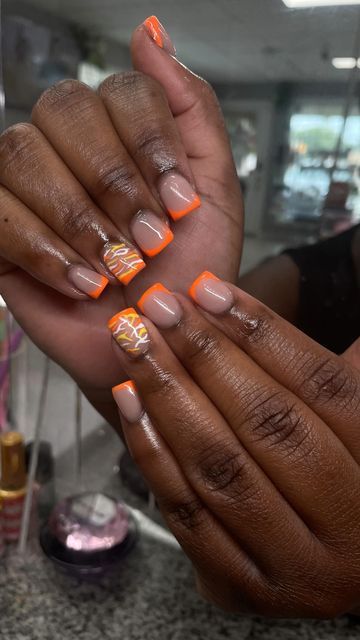 Short Orange Acrylic Nails, November Birthday Nails, Pink And Orange Nail Designs, Gold And White Nails, Pink And Orange Nail, Nails Pumpkin, Orange Acrylic Nails, Orange Nail Designs, Nail Sets