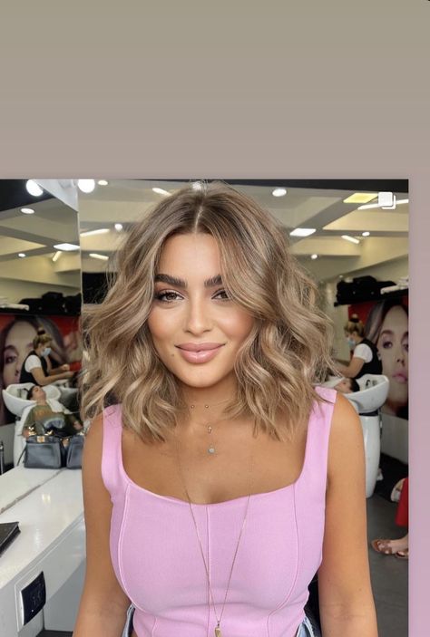 Volumous Curls Short Hair, Balayage For Fine Hair Mid Length, Blonde Hair Color 2023 Trends, Short Blonde Hair On Latina, Short Burnett Hair, Hair For Olive Skin, Short Hair Colour Ideas, Latina Blonde Hair Olive Skin, Bob 2023