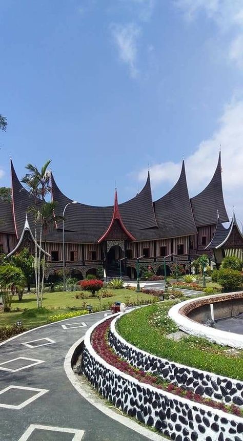 Padang city Traditional Houses, Padang, Southeast Asia, Wallpaper Quotes, Rum, Beautiful Places, Bali, Indonesia, Building