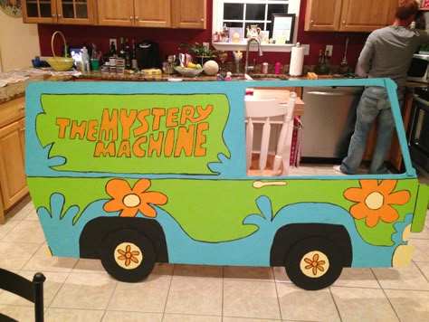 Scooby doo party. Photo booth mystery machine Scooby Doo Diy Costume, Scooby Doo Decorations, Scooby Doo Birthday Party Ideas, Scooby Doo Halloween Party, Scooby Doo Birthday, Scooby Doo Costumes, Scooby Doo Birthday Party, The Mystery Machine, Scooby Doo Halloween