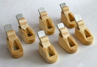 Violin Maker's Planes by JohnPW -- Homemade violin maker's thumb planes fashioned from maple. Blades were ground from steel. http://www.homemadetools.net/homemade-violin-maker-s-planes Violin Repair, Router Plane, Jet Woodworking Tools, Violin Makers, Luthier Tools, Wooden Plane, Wood Plane, Antique Tools, Woodworking Hand Tools