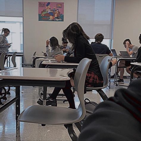 Girl In School Asthetic, Stalker Girl Aesthetic, Stalker Vibes Aesthetic, High School Loner Aesthetic, School Asthetic Picture, Stalker Astethic, School Loner Aesthetic, School Grunge Aesthetic, School Mood Pics