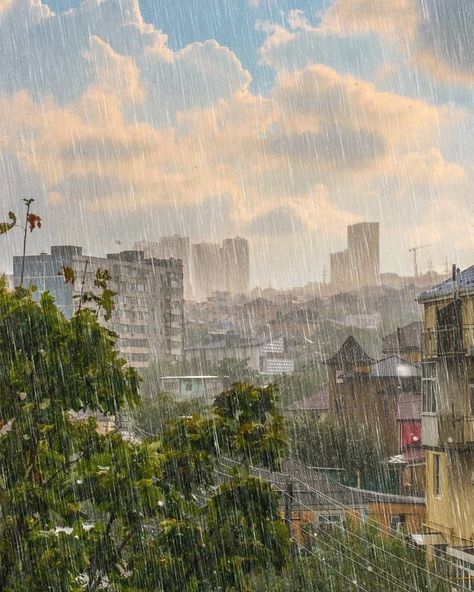 Rainy Sky, Rainy City, Smell Of Rain, Rainy Day Aesthetic, Morning Rain, I Love Rain, Love Rain, Spring Rain, Summer Rain