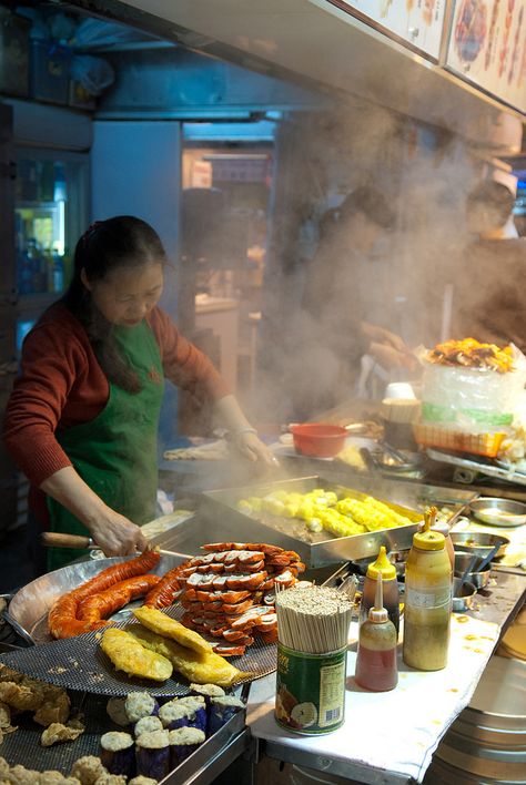 Hong Kong Street Food Hong Kong Street Food, Hong Kong Street, China Street, Street Food Market, Hong Kong Food, Asian Street Food, Food Trip, Street Vendors, Food Street