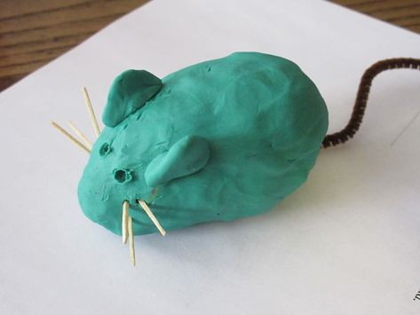 Sculpting: A Clay Mouse Model Magic Animals, Model Magic, Kids Clay, Animal Crafts For Kids, Hand Built Pottery, Modeling Clay, Art Lessons Elementary, Art Clay, Ganesh Chaturthi