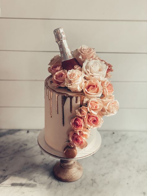 Whats better tgan a waterfall of roses and a bottle of champagne on top of champagne cake layers?? Flowers And Champagne Birthday, Champagne Cake Decoration, Champagne Bridal Shower Cake, Cake With Bottles On Top, Cake And Champagne Party, Petals And Prosecco Theme Cake, Flowers On Top Of Cake, Champagne Cake Ideas, Champagne Themed Cake