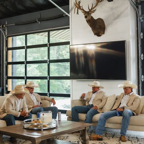 Cheers Boys🍻Our grooms suite is unlike anything you’ve ever seen before. We bring modern and rustic together to give your groomsmen a place they will enjoy! We take pride in our venue having a large space for the men to enjoy themselves on their special day. 📷- @bryleebatiephoto #taxidermy #groomsmen #westernstyle #westernwear Wedding Venue Grooms Suite, Grooms Suite Ideas, Event Building, Groom Suite, Grooms Room, Ranch Weddings, Family Wedding, Ranch Wedding, The Men