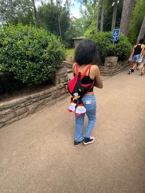 Matching Sonic Backpacks, Shadow Backpack Outfits, Sonic Backpack Outfit, Plush Bag Outfit, Shadow Outfit Sonic, Spiderman Backpack Aesthetic, Sonic Backpack Y2k, Plush Backpack Outfit, Knuckles Backpack