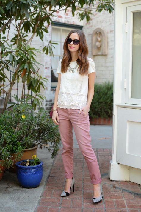 Chinos Outfit Women, Chinos Women Outfit, Chinos Women, Chinos Outfit, Winter Style Guide, Pink Chinos, Womens Outfits, Pretty Blouses, Pink Jeans