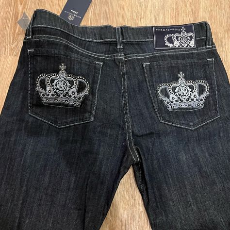 Rock And Republic Jeans Size 31 Rock And Rival Jeans, 00s Fashion Trends Early 2000s, Mexican Jeans, Hello Kitty Jeans, Rock And Republic Jeans, Poshmark Clothes, Lace Up Jeans, Thrift Board, Jeans Embroidery