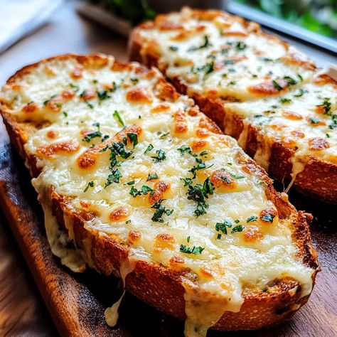 Cheesy Garlic Bread: Irresistible Recipe You’ll Love Best Bread For Garlic Bread, Greek Cheese Bread, Shaped Bread Ideas, Meals With French Bread, Bread Recipes For Soup, Beach Bread Recipe, French Bread Garlic Bread, Garlic Bread Spread Recipe, Cheesy Bread Recipes