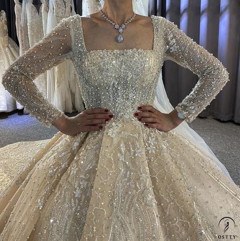 Full Wedding Dress, V Neck Wedding Dresses, Royal Train, Train Dresses, Wedding Dress Fabric, Long Train Wedding Dress, White Wedding Gowns, Flowers Decoration, V Neck Wedding Dress