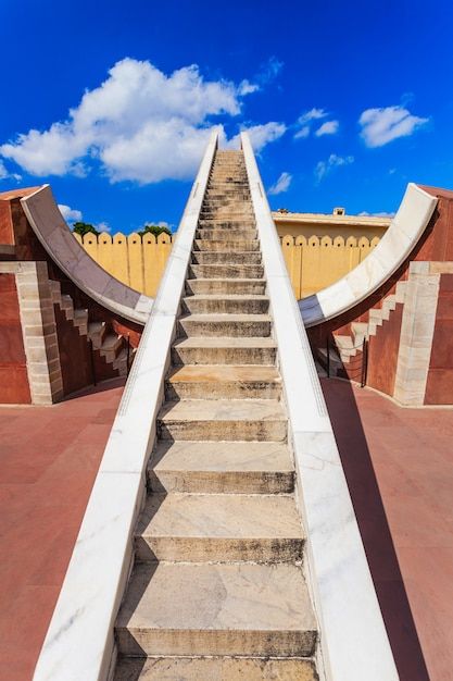 Indian Queen Aesthetic, Jantar Mantar Jaipur, Indian Queen, Jantar Mantar, Unusual Buildings, Queen Aesthetic, Indian Architecture, Pic Pose, Jaipur Rajasthan