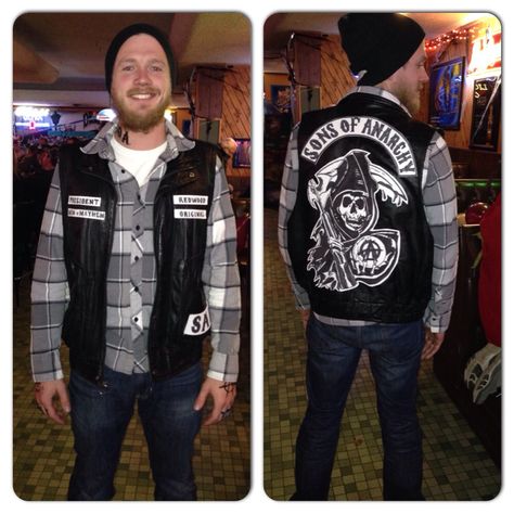 Sons of anarchy costume - Jax or Opie Sons Of Anarchy Costume Couple, Sons Of Anarchy Costume, Movie Couples Costumes, Biker Halloween Costume, Biker Halloween, Biker Costume, Cute Couples Costumes, Halloween Tricks, Holiday Goodies